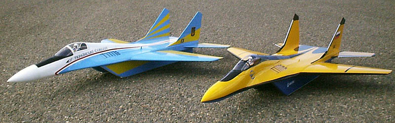 Models by Dan and Daren Savage, buildt from the MiG-29 Fulcrum plans